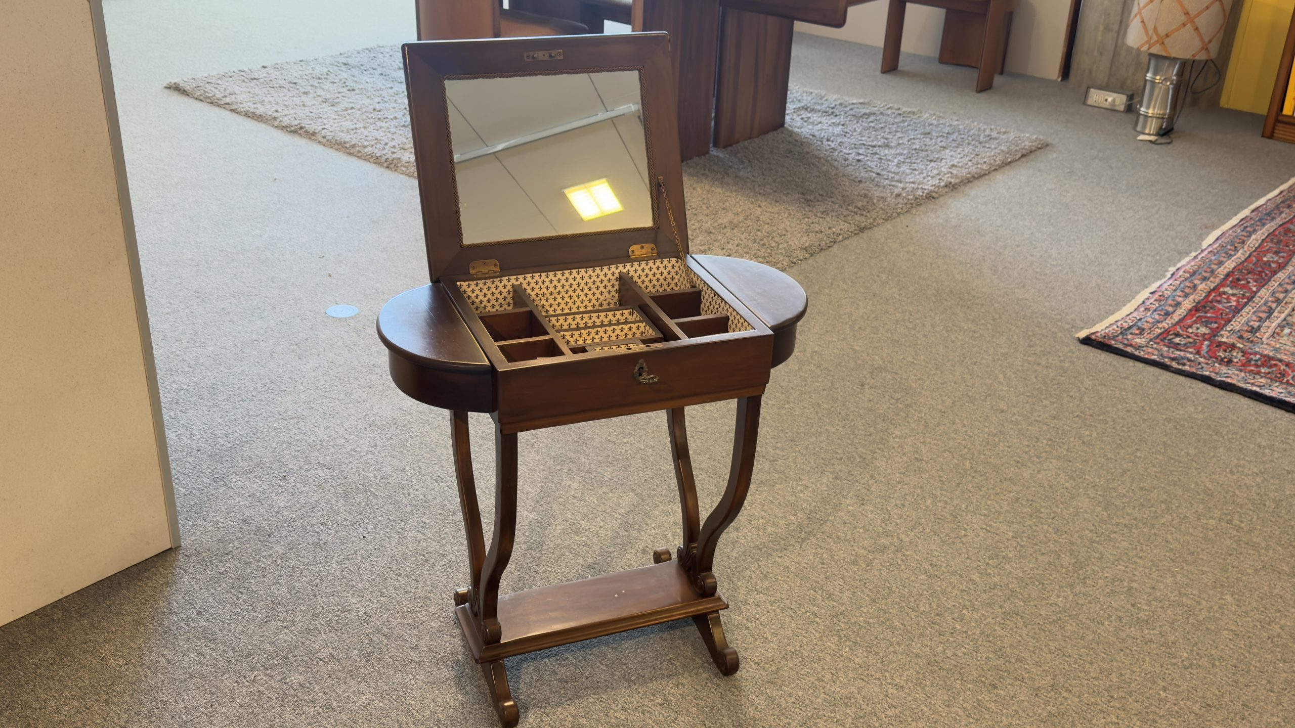 Toeletta Truciabue in Legno con Specchio e Piano Apribile
