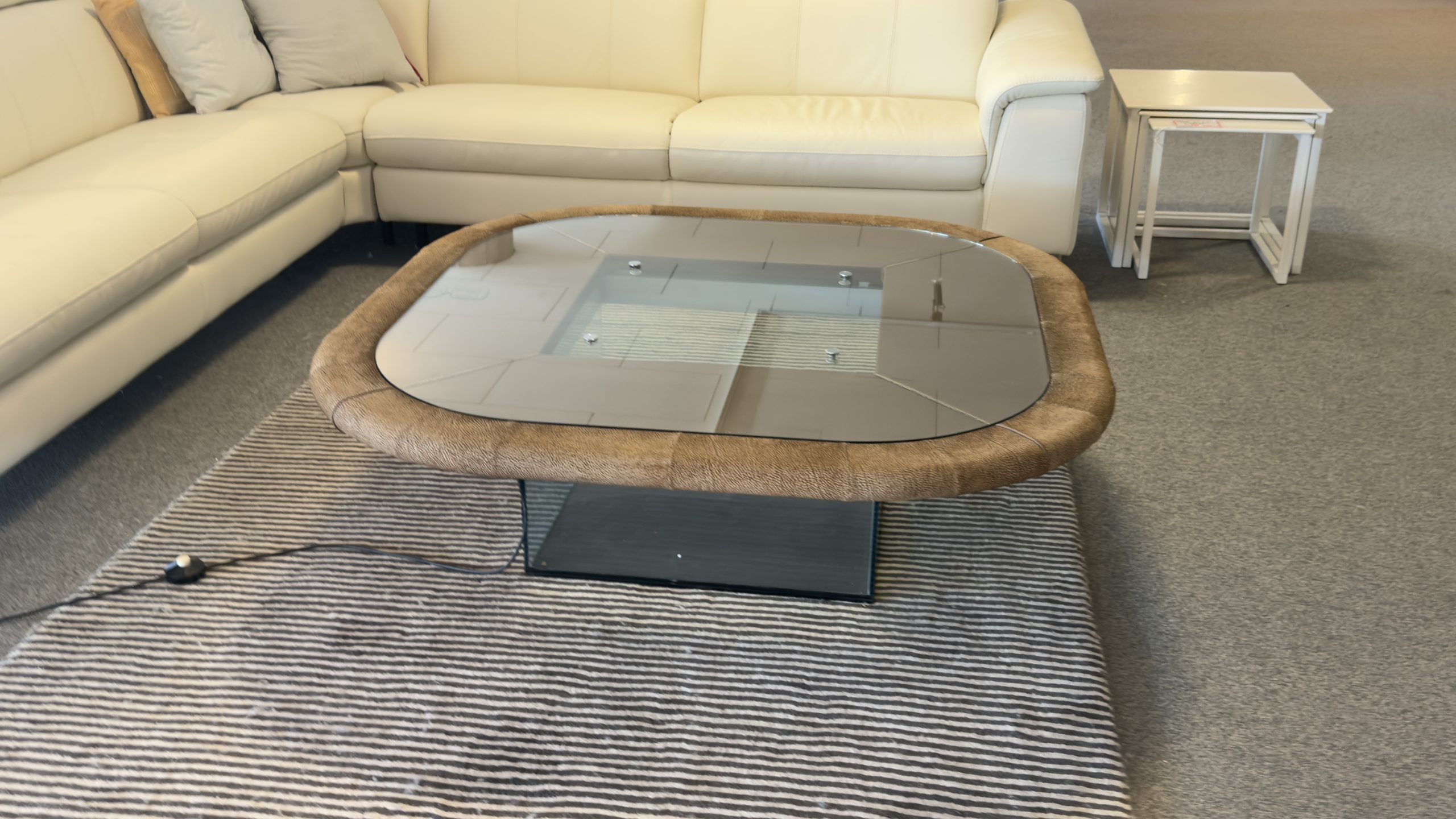 Tavolino Rossi Albizzate in Borbonese con Piano Illuminato 130 × 130 cm